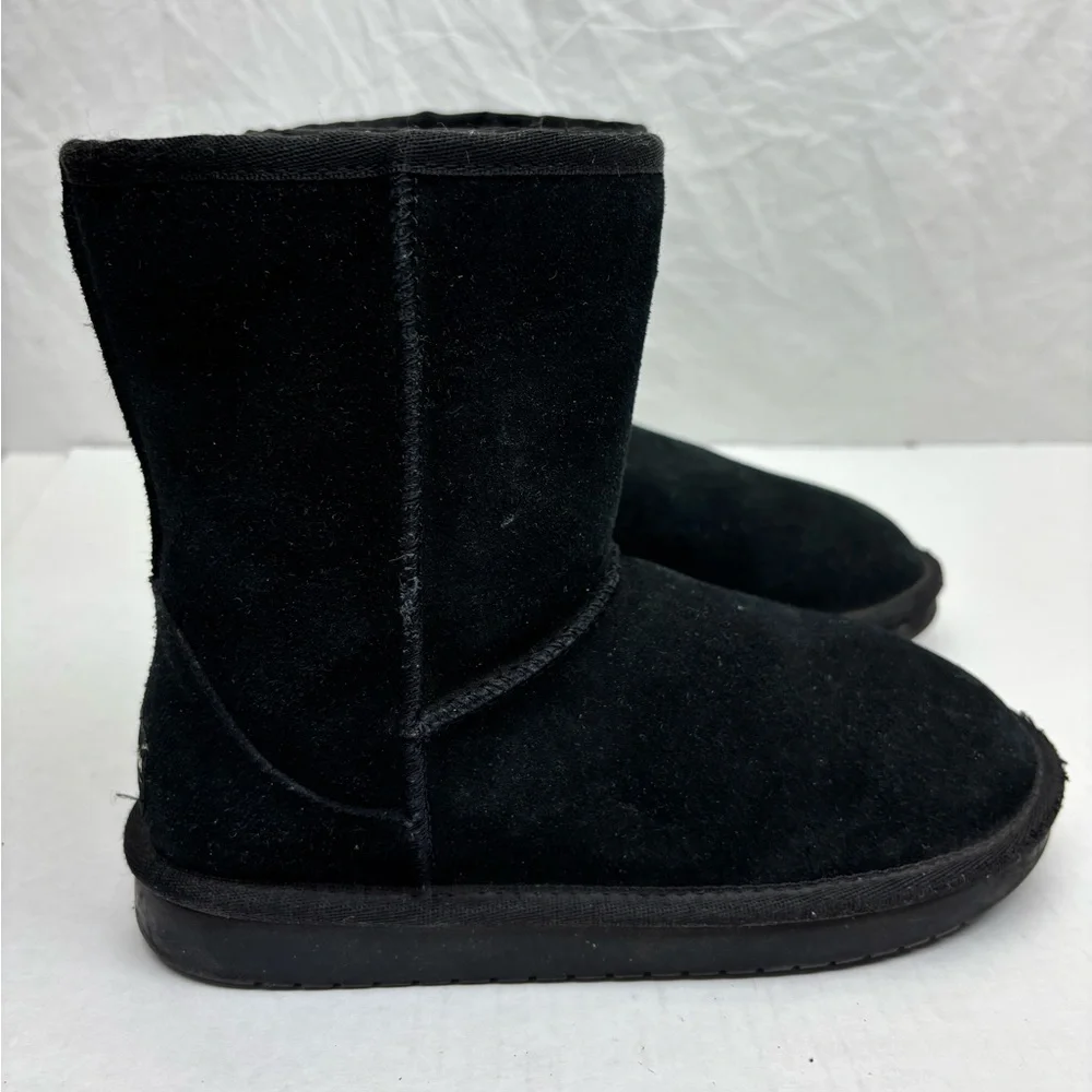 Koolaburra by Ugg Black Suede Short Winter Boots, big girl SZ 4, box 19